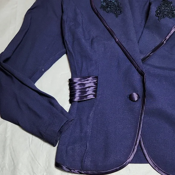 R.J. & Co. Blazer - Picture 2 of 13